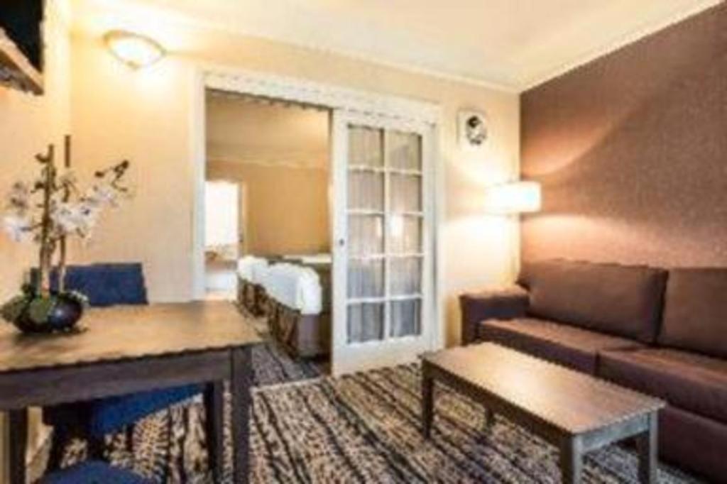 Ramada Suites By Wyndham San Diego Ngoại thất bức ảnh