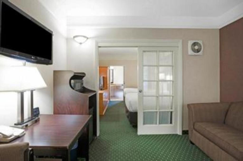 Ramada Suites By Wyndham San Diego Ngoại thất bức ảnh
