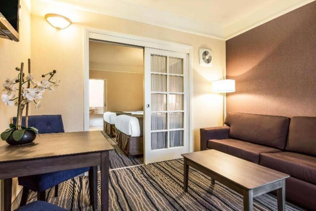 Ramada Suites By Wyndham San Diego Ngoại thất bức ảnh