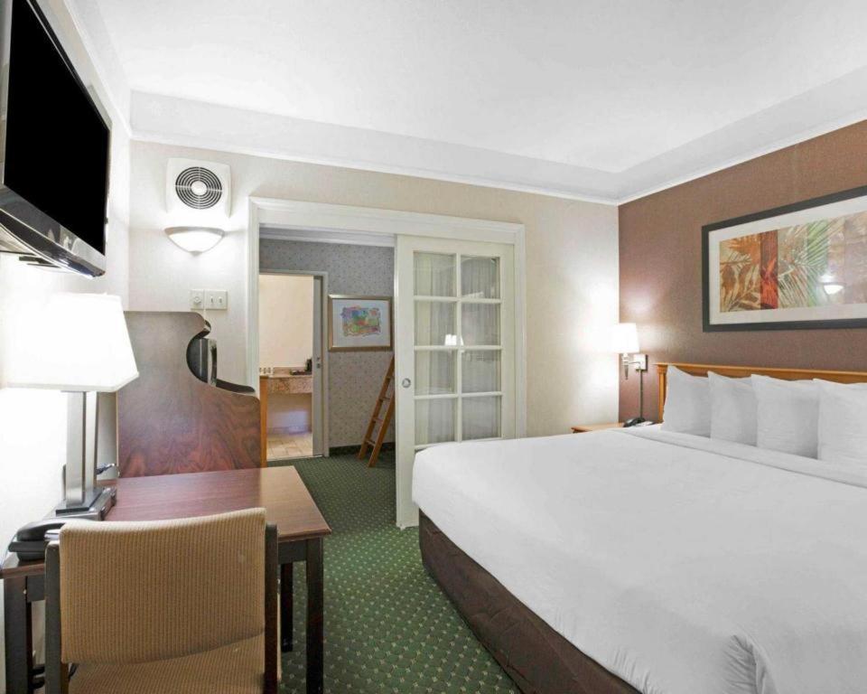 Ramada Suites By Wyndham San Diego Ngoại thất bức ảnh