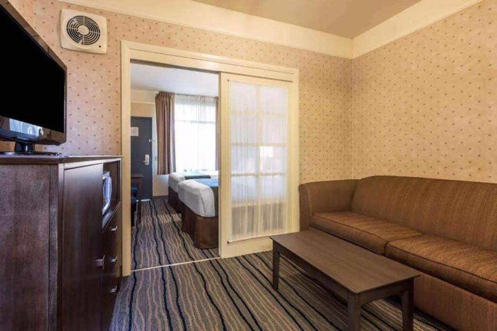 Ramada Suites By Wyndham San Diego Ngoại thất bức ảnh